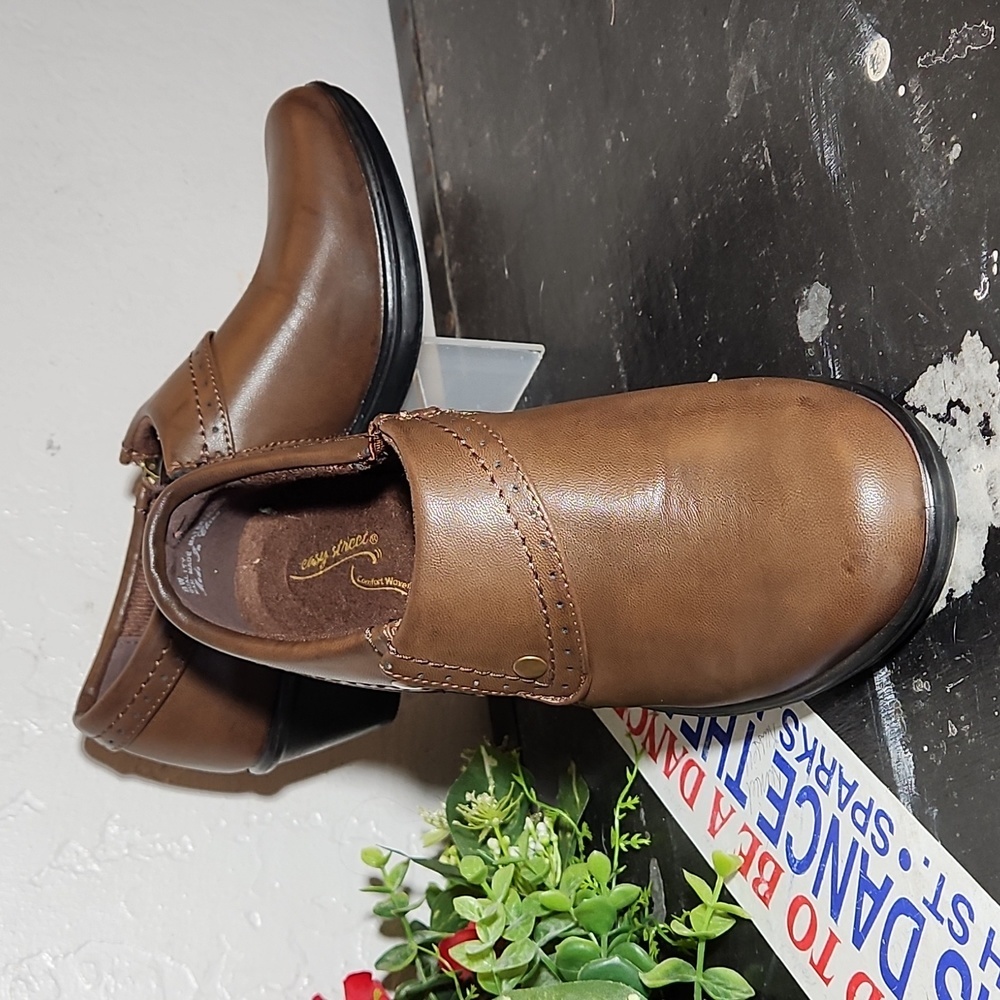 easy street Brown Leather Ankle Booties